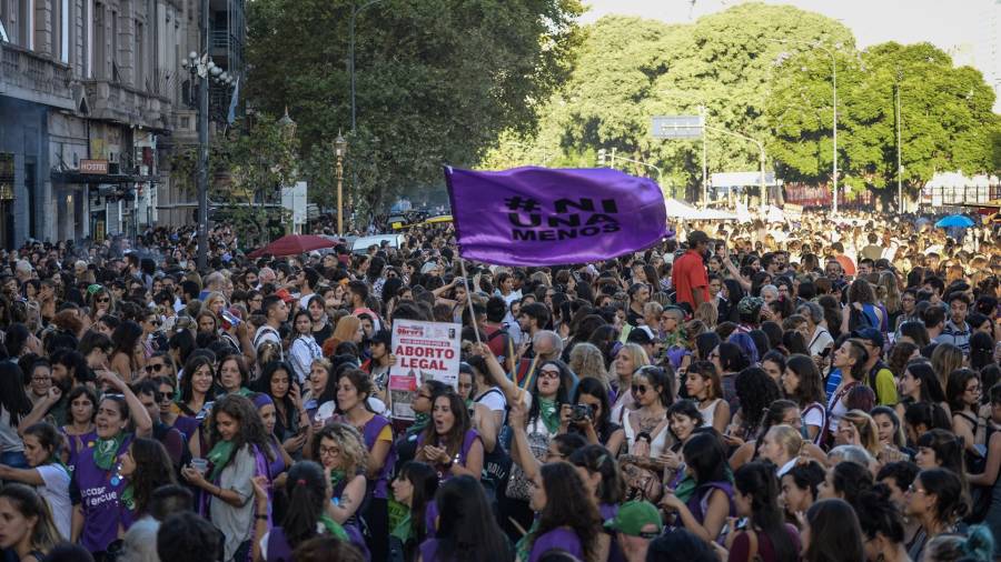 Marchas feministas recorren Medellín